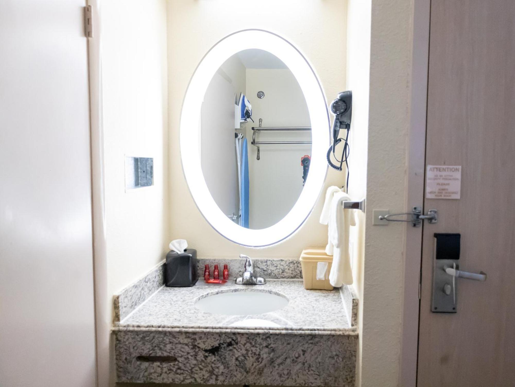 Days Inn By Wyndham College Park Atlanta Airport South מראה חיצוני תמונה
